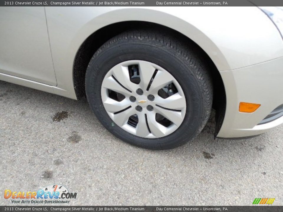 2013 Chevrolet Cruze LS Champagne Silver Metallic / Jet Black/Medium Titanium Photo #8