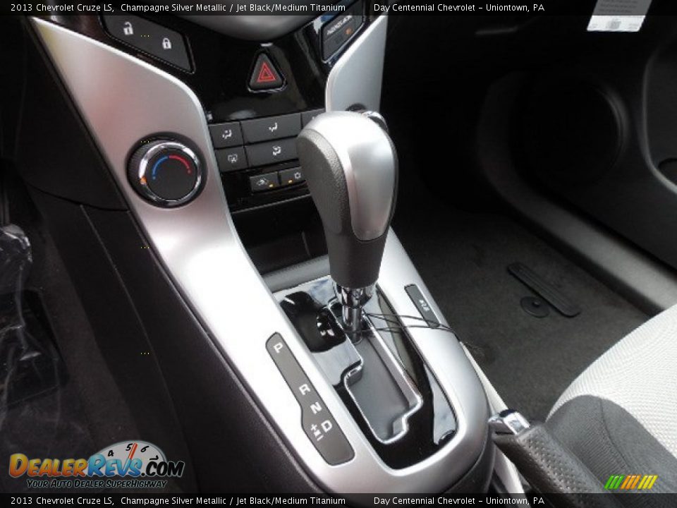 2013 Chevrolet Cruze LS Champagne Silver Metallic / Jet Black/Medium Titanium Photo #16