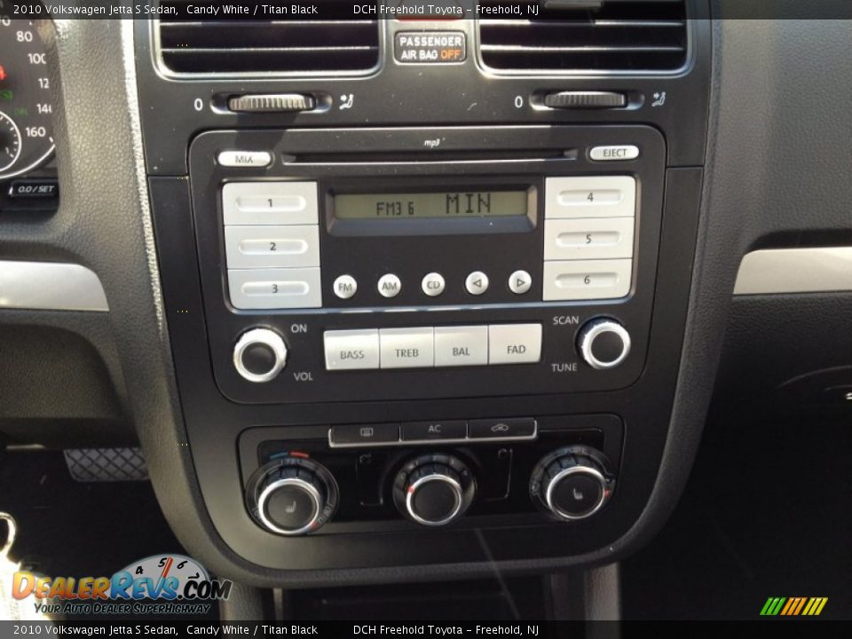 2010 Volkswagen Jetta S Sedan Candy White / Titan Black Photo #18