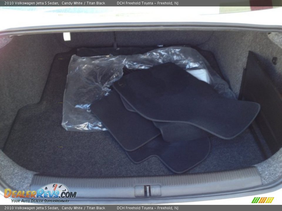 2010 Volkswagen Jetta S Sedan Candy White / Titan Black Photo #20