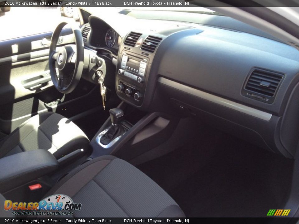 2010 Volkswagen Jetta S Sedan Candy White / Titan Black Photo #25