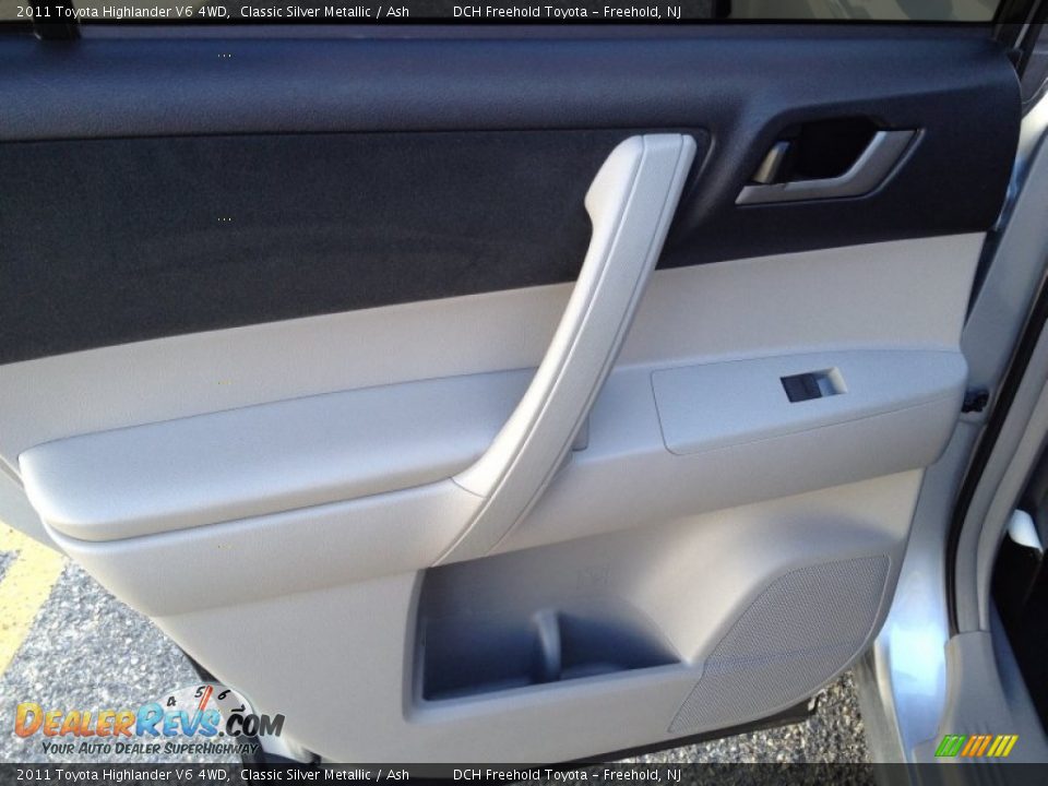 2011 Toyota Highlander V6 4WD Classic Silver Metallic / Ash Photo #9