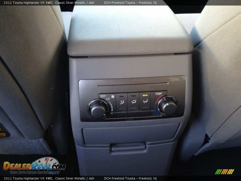 2011 Toyota Highlander V6 4WD Classic Silver Metallic / Ash Photo #11