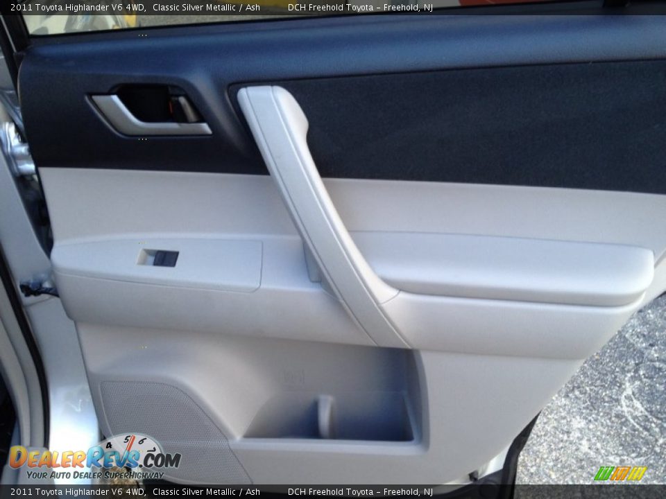 2011 Toyota Highlander V6 4WD Classic Silver Metallic / Ash Photo #23