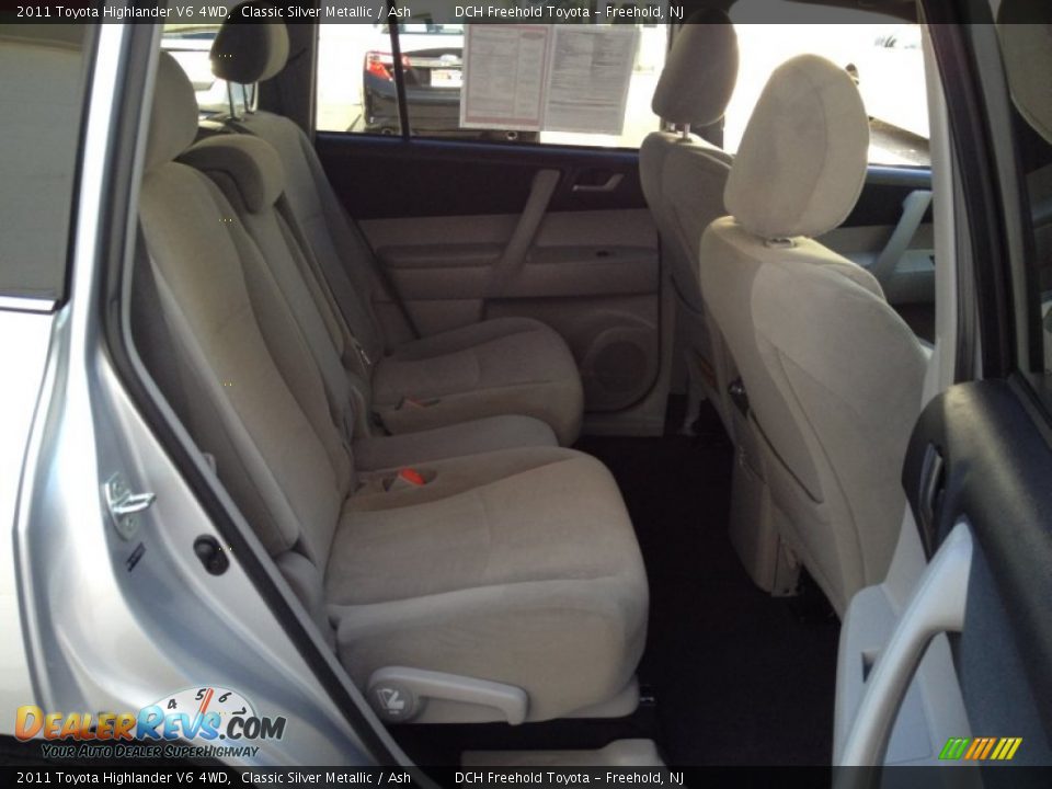 2011 Toyota Highlander V6 4WD Classic Silver Metallic / Ash Photo #24