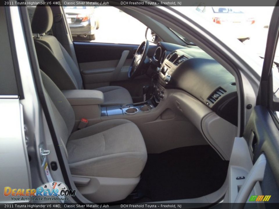 2011 Toyota Highlander V6 4WD Classic Silver Metallic / Ash Photo #26