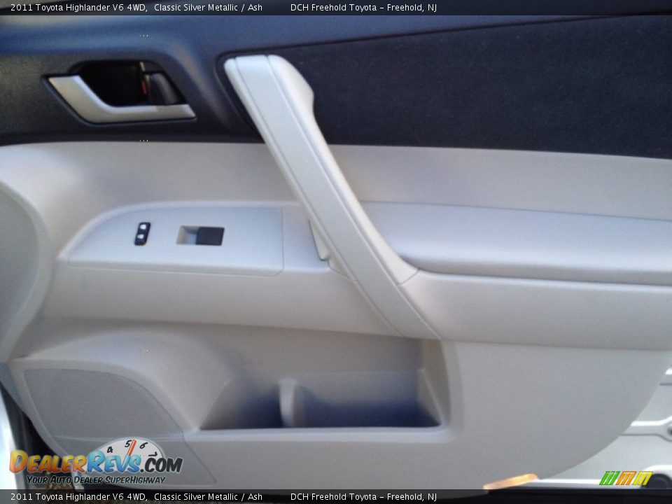 2011 Toyota Highlander V6 4WD Classic Silver Metallic / Ash Photo #27