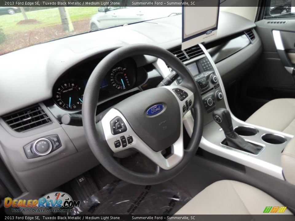 2013 Ford Edge SE Tuxedo Black Metallic / Medium Light Stone Photo #4
