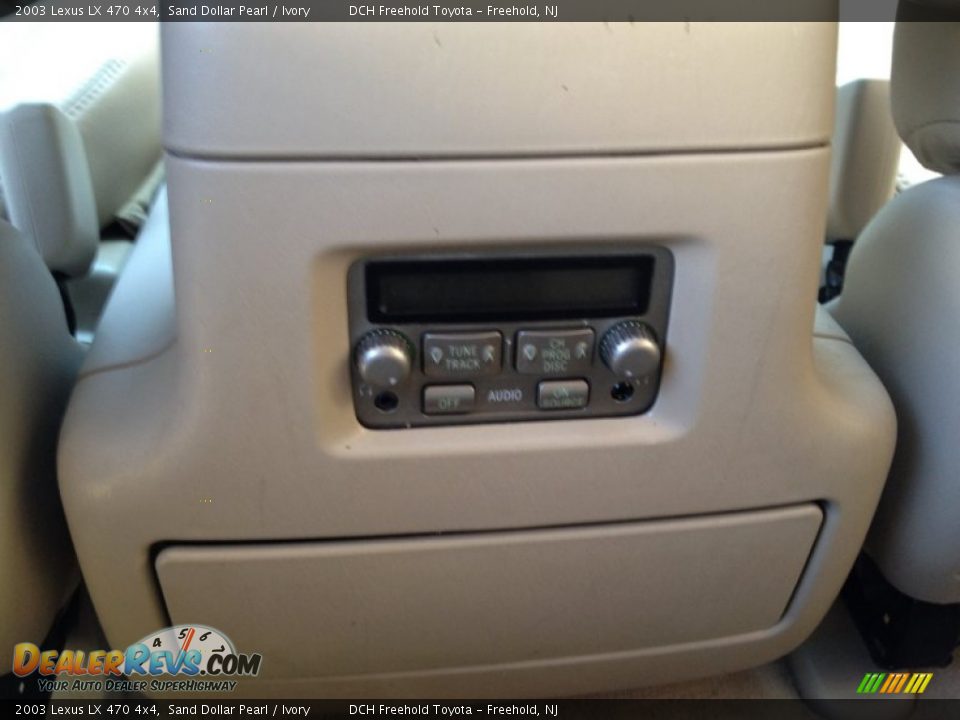 Entertainment System of 2003 Lexus LX 470 4x4 Photo #12