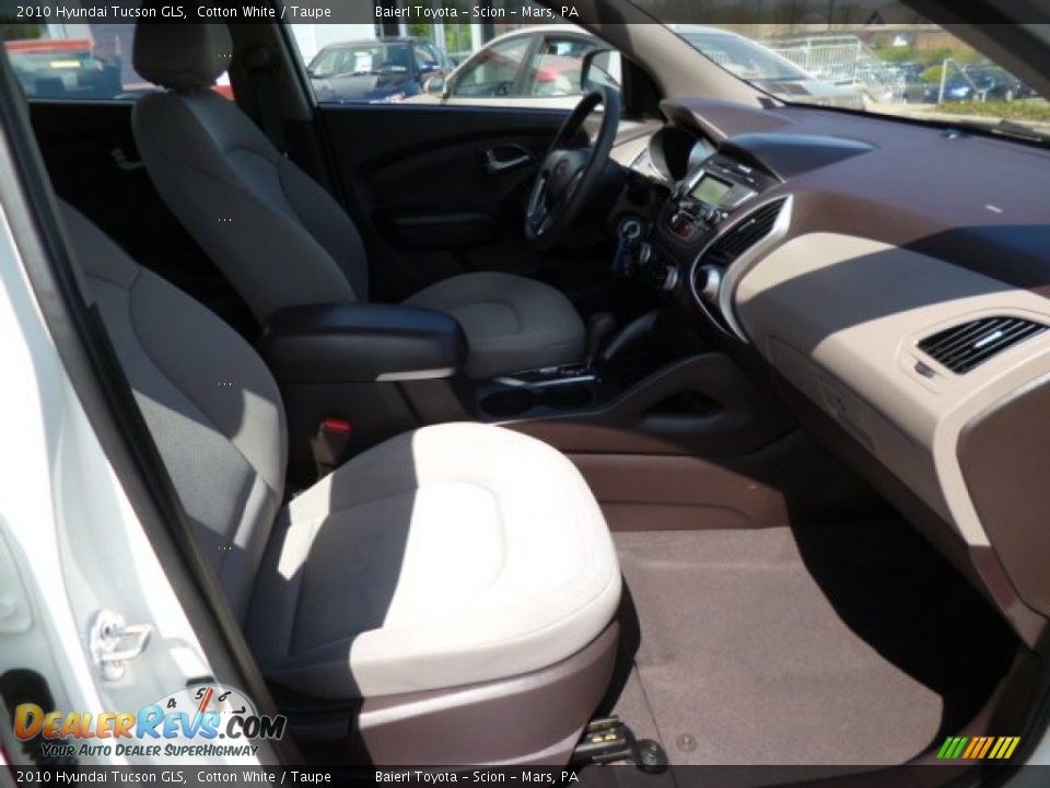 2010 Hyundai Tucson GLS Cotton White / Taupe Photo #10