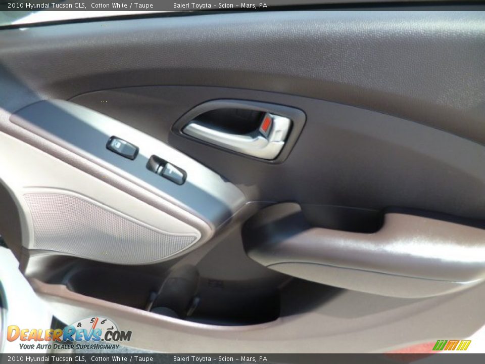 2010 Hyundai Tucson GLS Cotton White / Taupe Photo #11