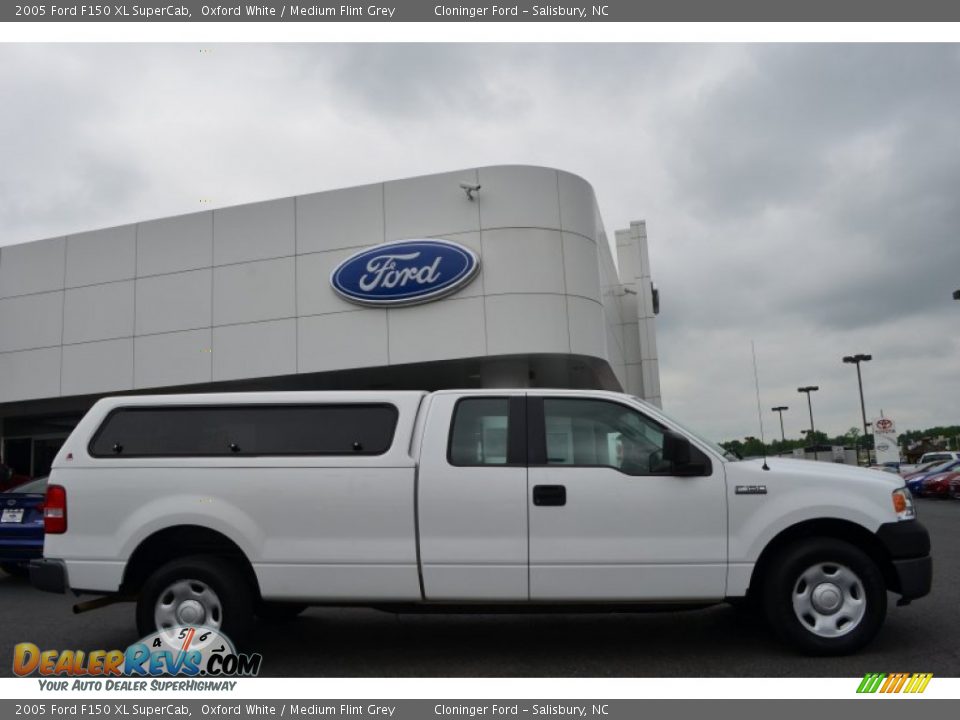 Oxford White 2005 Ford F150 XL SuperCab Photo #2