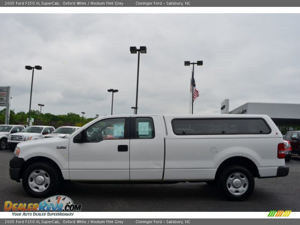 2005 Ford F150 XL SuperCab Oxford White / Medium Flint Grey Photo #5