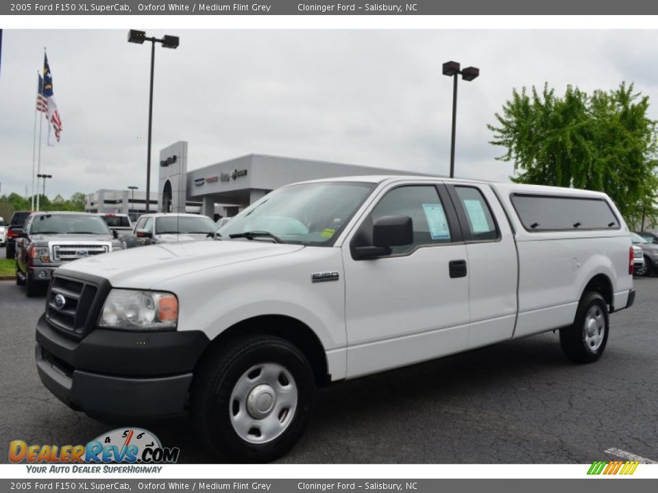 2005 Ford F150 XL SuperCab Oxford White / Medium Flint Grey Photo #6