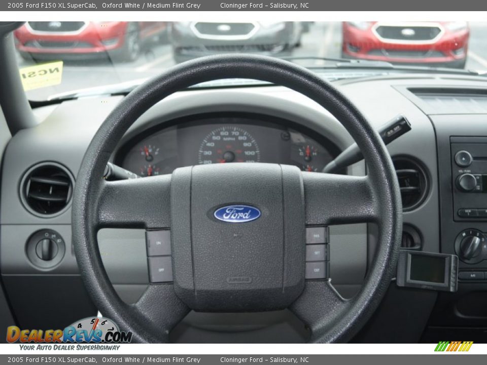 2005 Ford F150 XL SuperCab Steering Wheel Photo #20