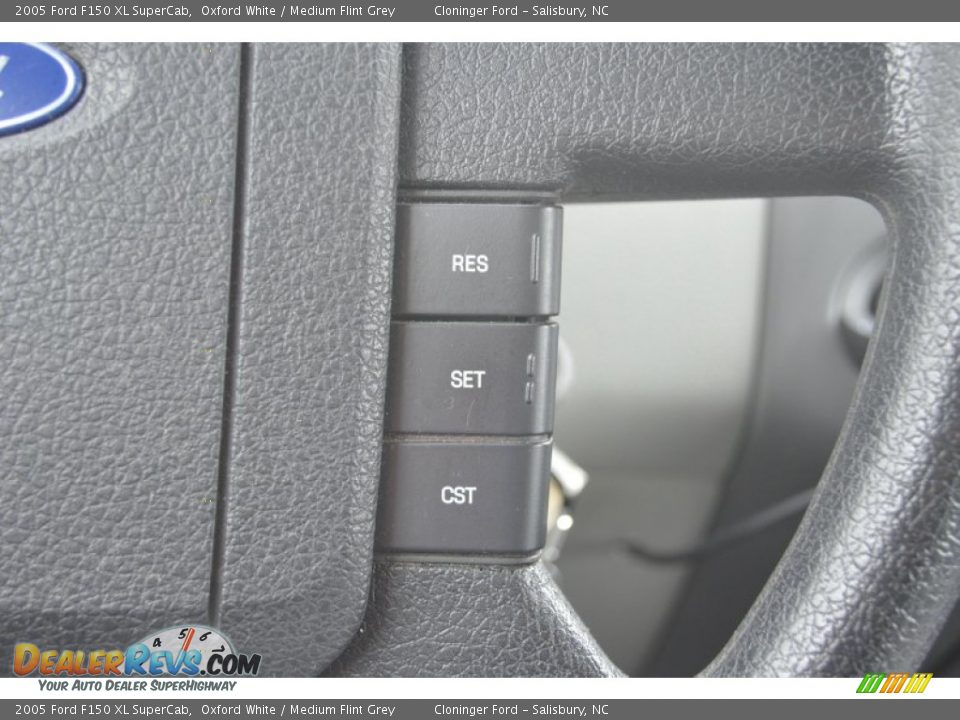 2005 Ford F150 XL SuperCab Oxford White / Medium Flint Grey Photo #23