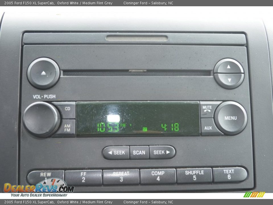 2005 Ford F150 XL SuperCab Oxford White / Medium Flint Grey Photo #26