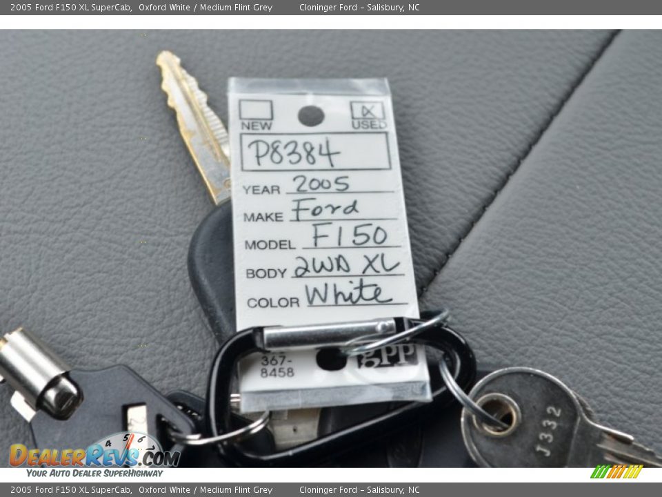 2005 Ford F150 XL SuperCab Oxford White / Medium Flint Grey Photo #29
