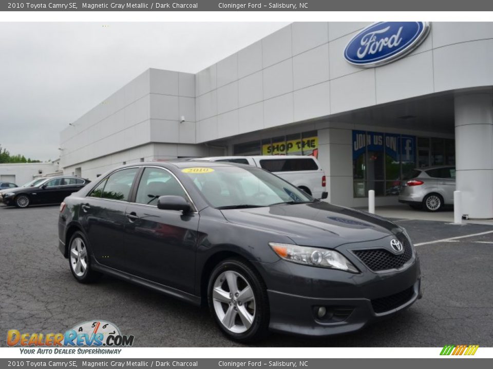 Front 3/4 View of 2010 Toyota Camry SE Photo #1
