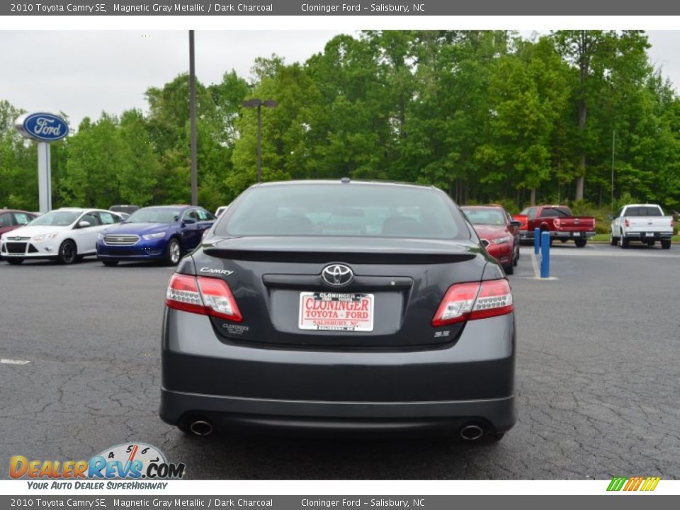 2010 Toyota Camry SE Magnetic Gray Metallic / Dark Charcoal Photo #4