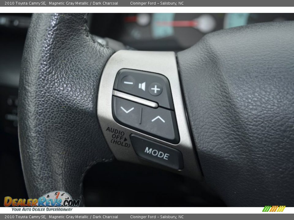 Controls of 2010 Toyota Camry SE Photo #23
