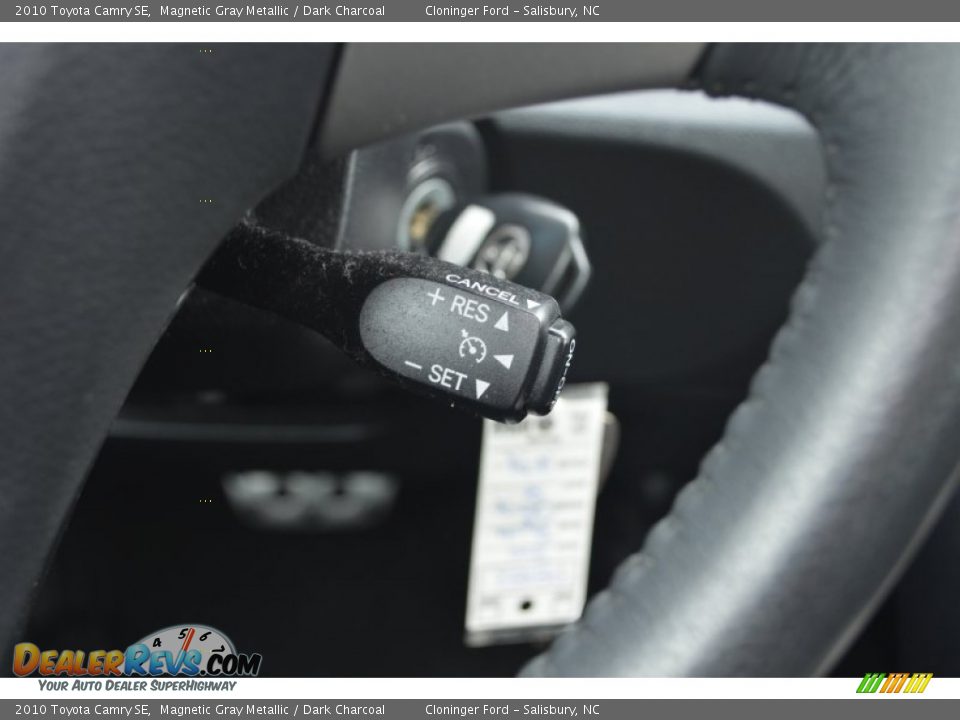 2010 Toyota Camry SE Magnetic Gray Metallic / Dark Charcoal Photo #24