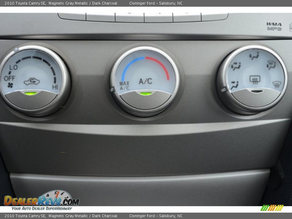 Controls of 2010 Toyota Camry SE Photo #27