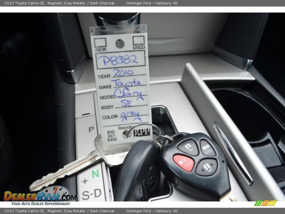 Keys of 2010 Toyota Camry SE Photo #32