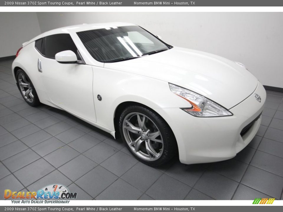 Front 3/4 View of 2009 Nissan 370Z Sport Touring Coupe Photo #9