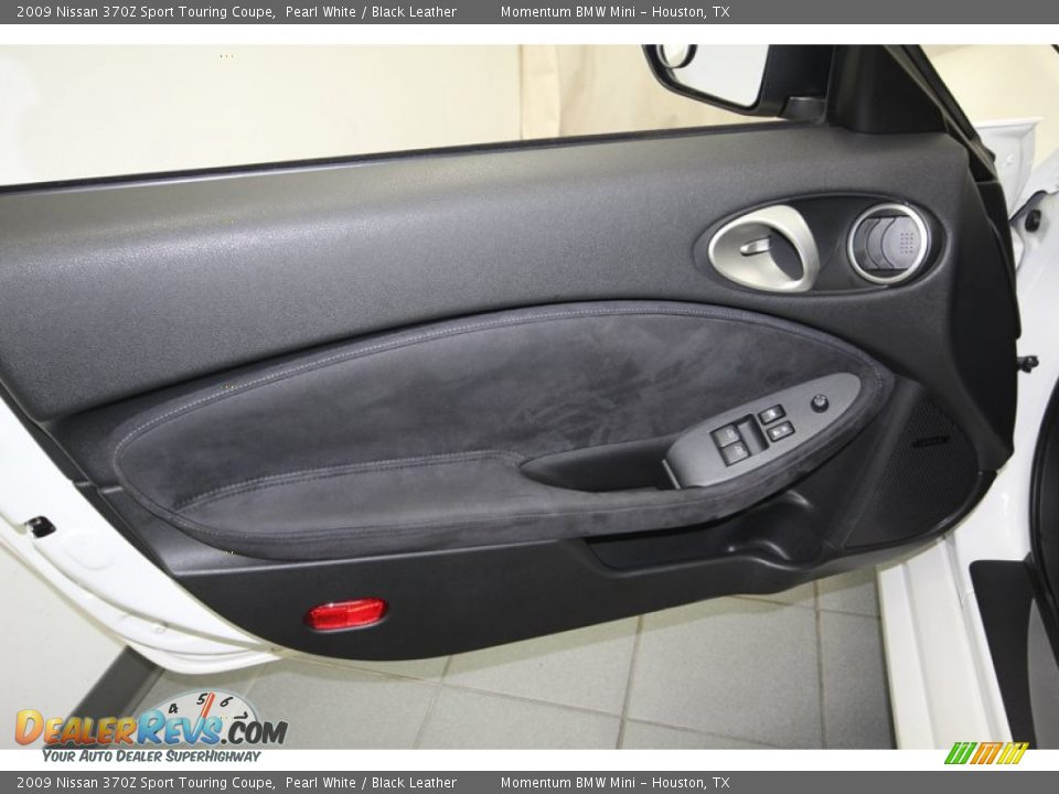 Door Panel of 2009 Nissan 370Z Sport Touring Coupe Photo #14