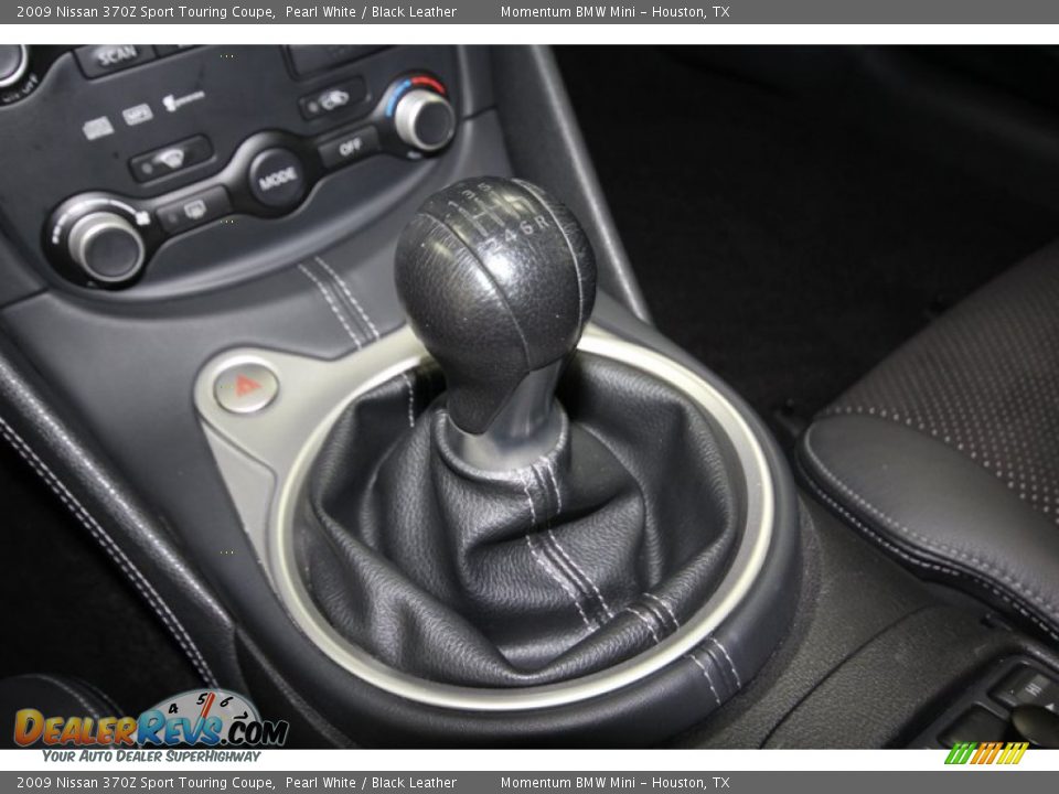 2009 Nissan 370Z Sport Touring Coupe Shifter Photo #24