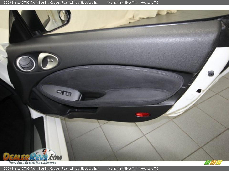 Door Panel of 2009 Nissan 370Z Sport Touring Coupe Photo #35