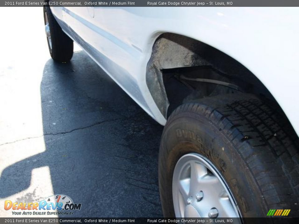 2011 Ford E Series Van E250 Commercial Oxford White / Medium Flint Photo #6