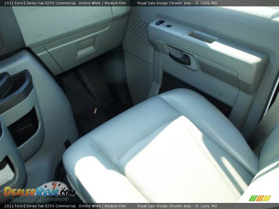 2011 Ford E Series Van E250 Commercial Oxford White / Medium Flint Photo #12