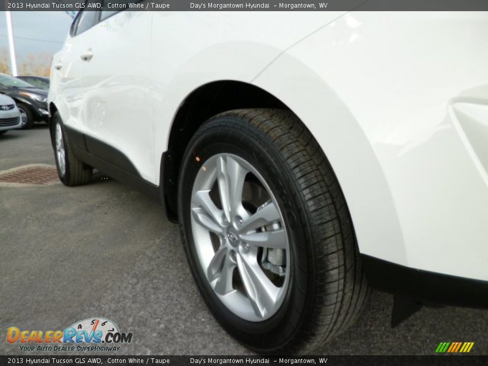 2013 Hyundai Tucson GLS AWD Cotton White / Taupe Photo #9