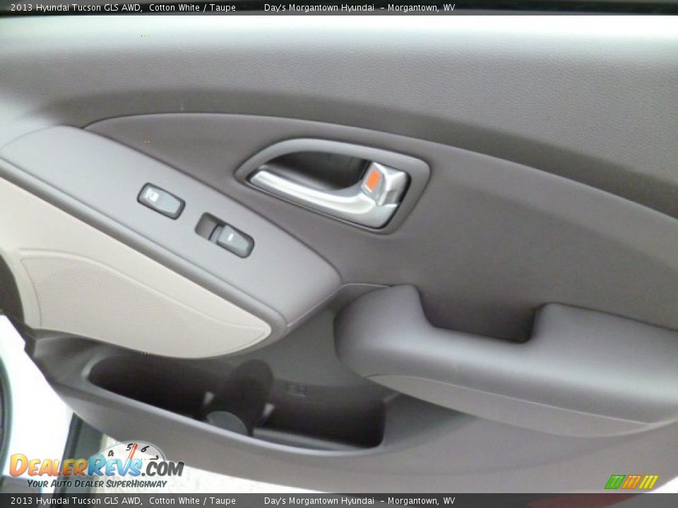 2013 Hyundai Tucson GLS AWD Cotton White / Taupe Photo #11
