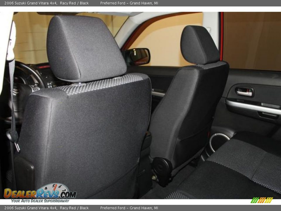 2006 Suzuki Grand Vitara 4x4 Racy Red / Black Photo #24