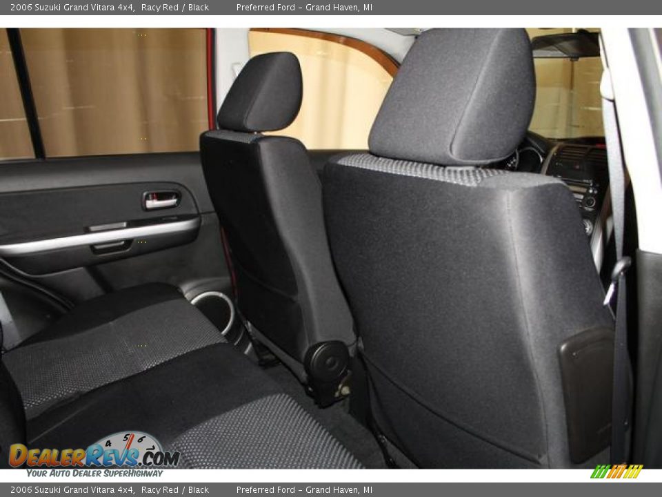 2006 Suzuki Grand Vitara 4x4 Racy Red / Black Photo #26