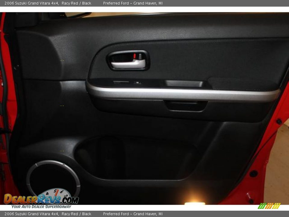 2006 Suzuki Grand Vitara 4x4 Racy Red / Black Photo #31