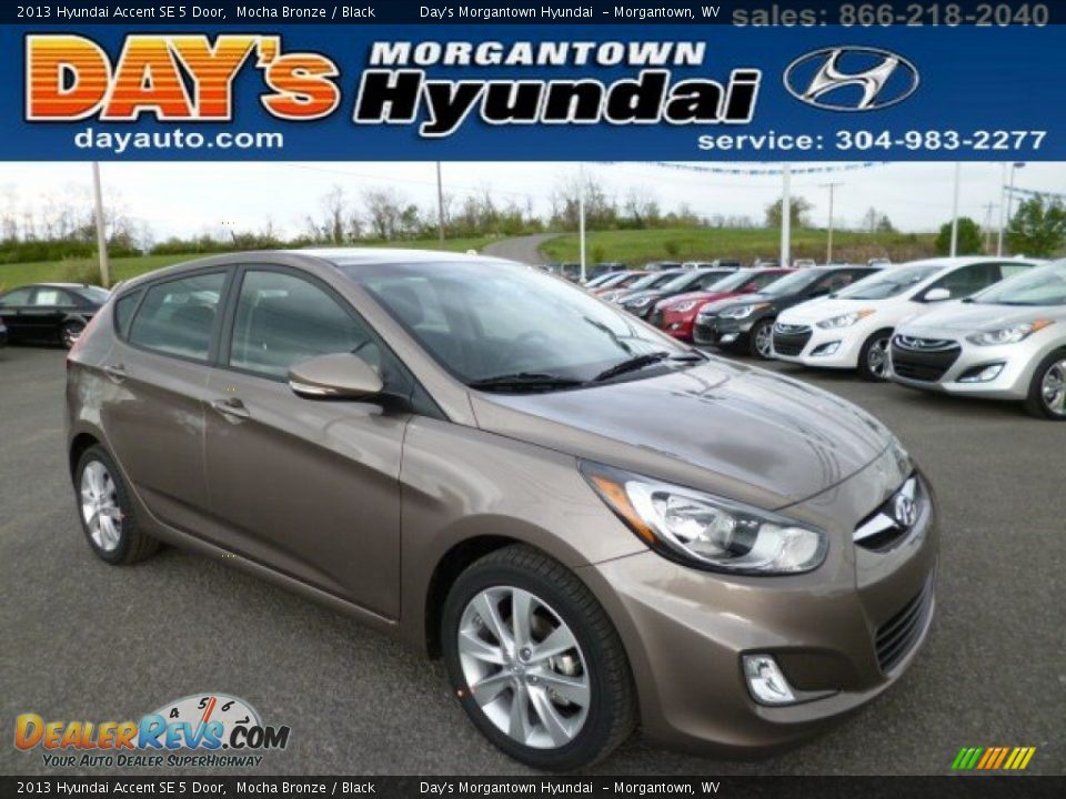 2013 Hyundai Accent SE 5 Door Mocha Bronze / Black Photo #1