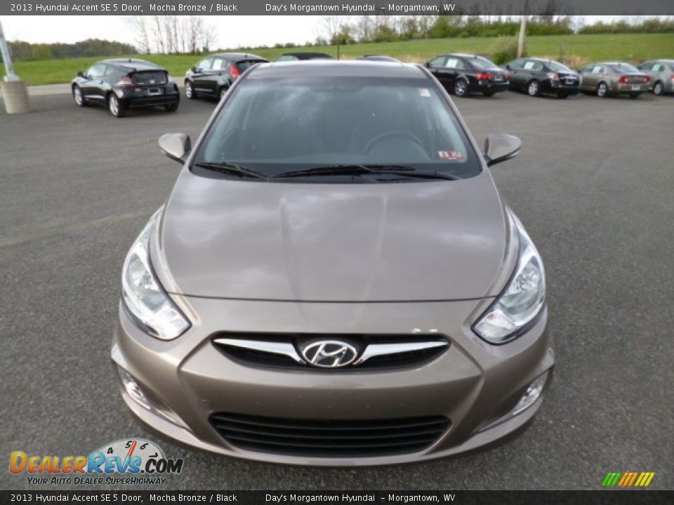 2013 Hyundai Accent SE 5 Door Mocha Bronze / Black Photo #2