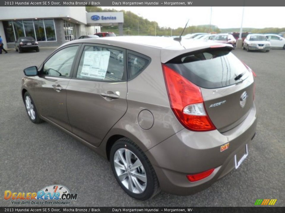 2013 Hyundai Accent SE 5 Door Mocha Bronze / Black Photo #5