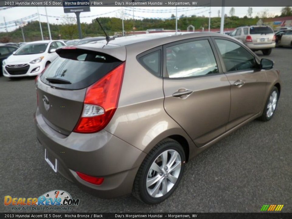 2013 Hyundai Accent SE 5 Door Mocha Bronze / Black Photo #7