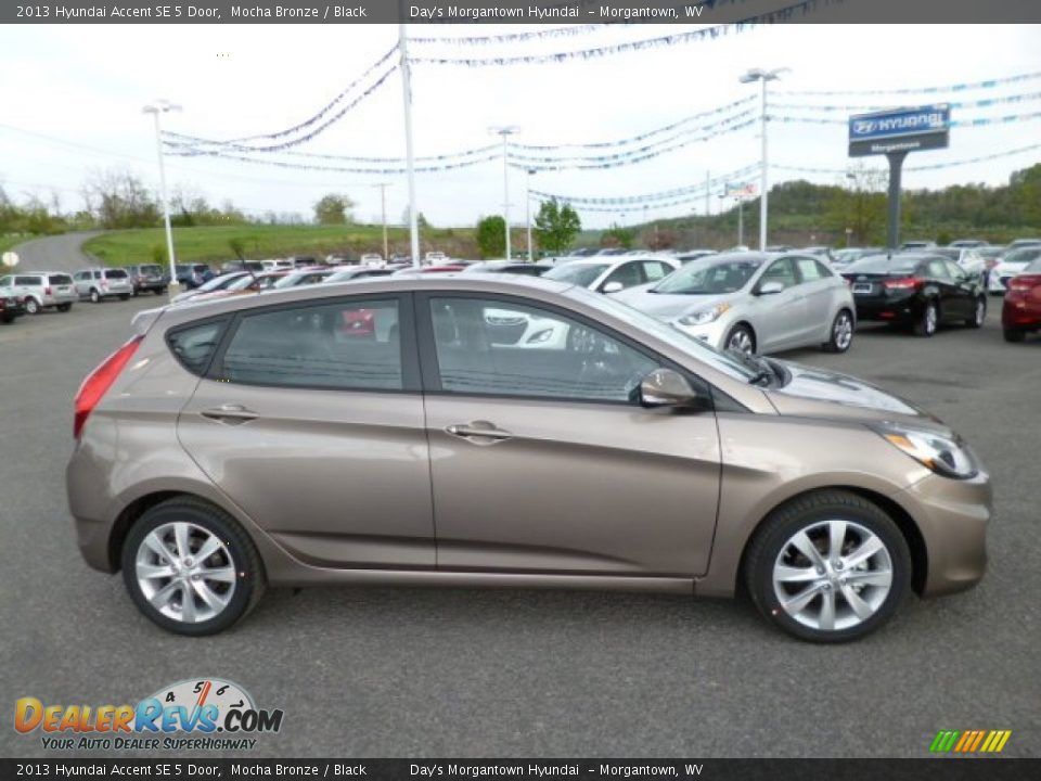 2013 Hyundai Accent SE 5 Door Mocha Bronze / Black Photo #8