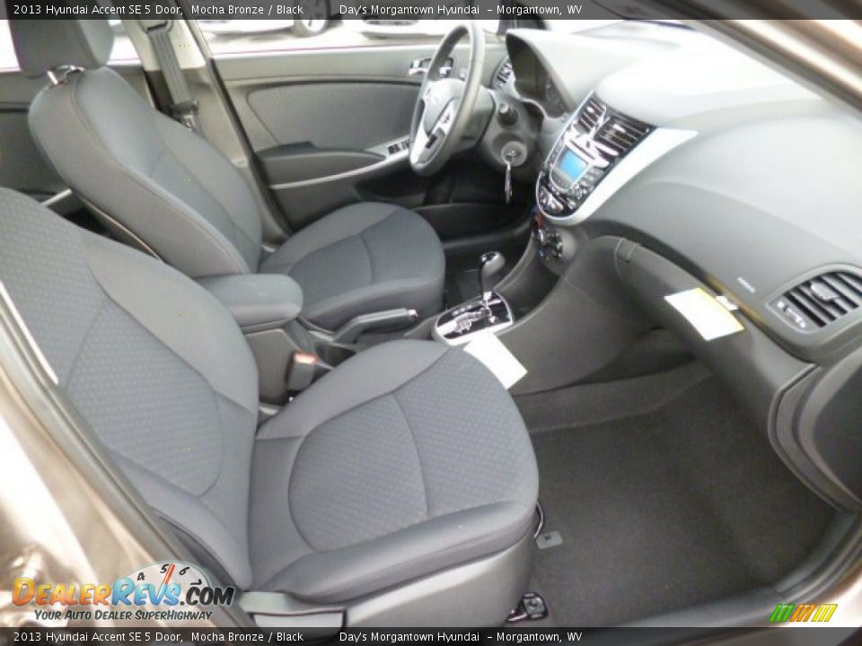 2013 Hyundai Accent SE 5 Door Mocha Bronze / Black Photo #10