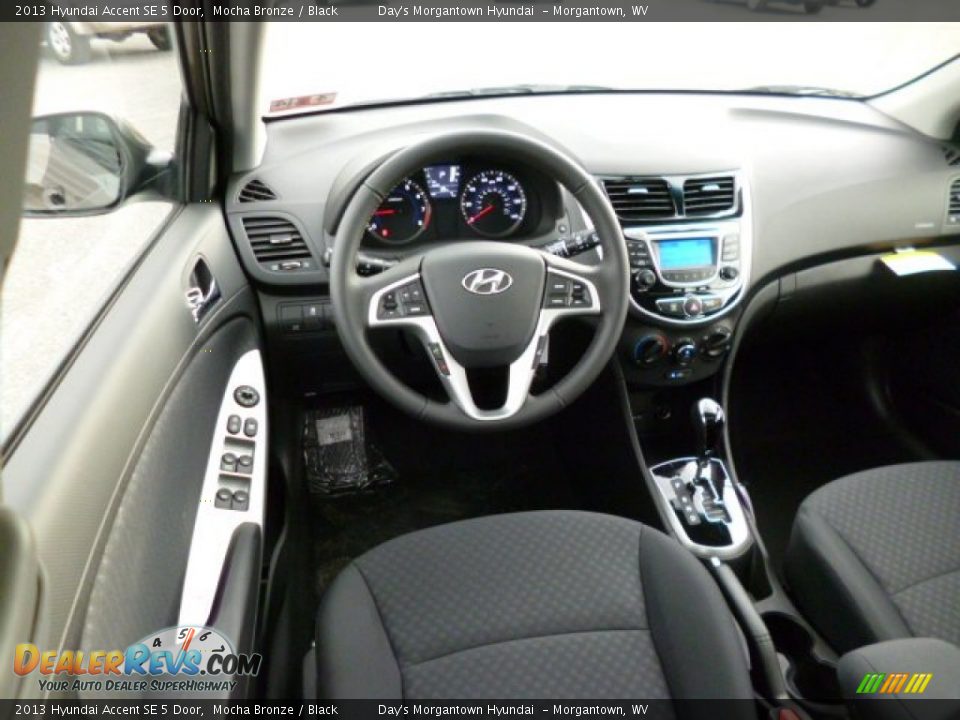 2013 Hyundai Accent SE 5 Door Mocha Bronze / Black Photo #15