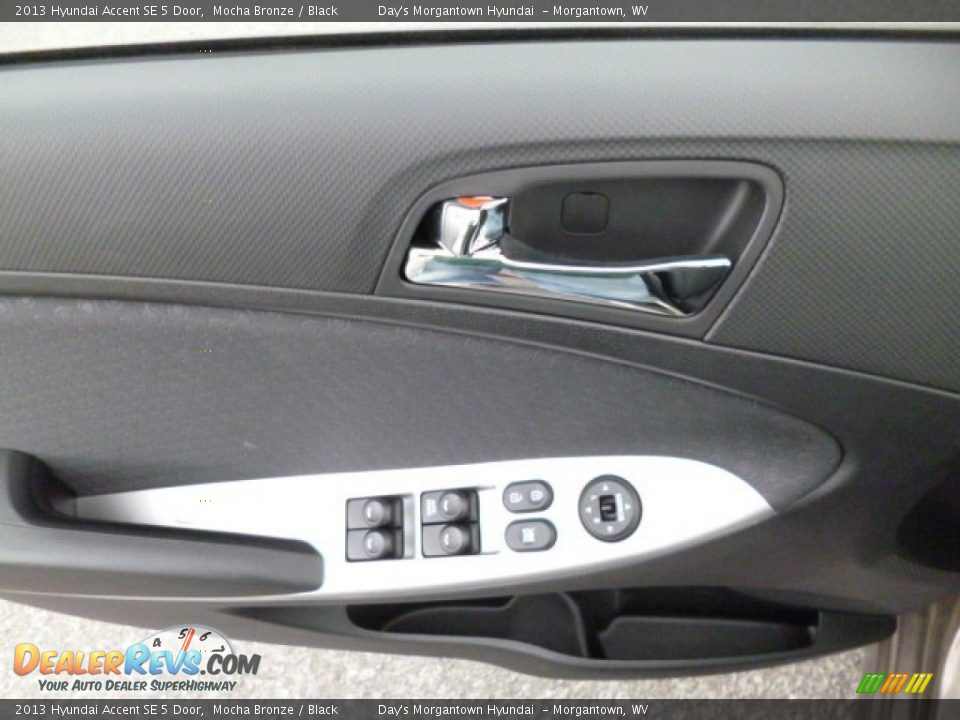 2013 Hyundai Accent SE 5 Door Mocha Bronze / Black Photo #18