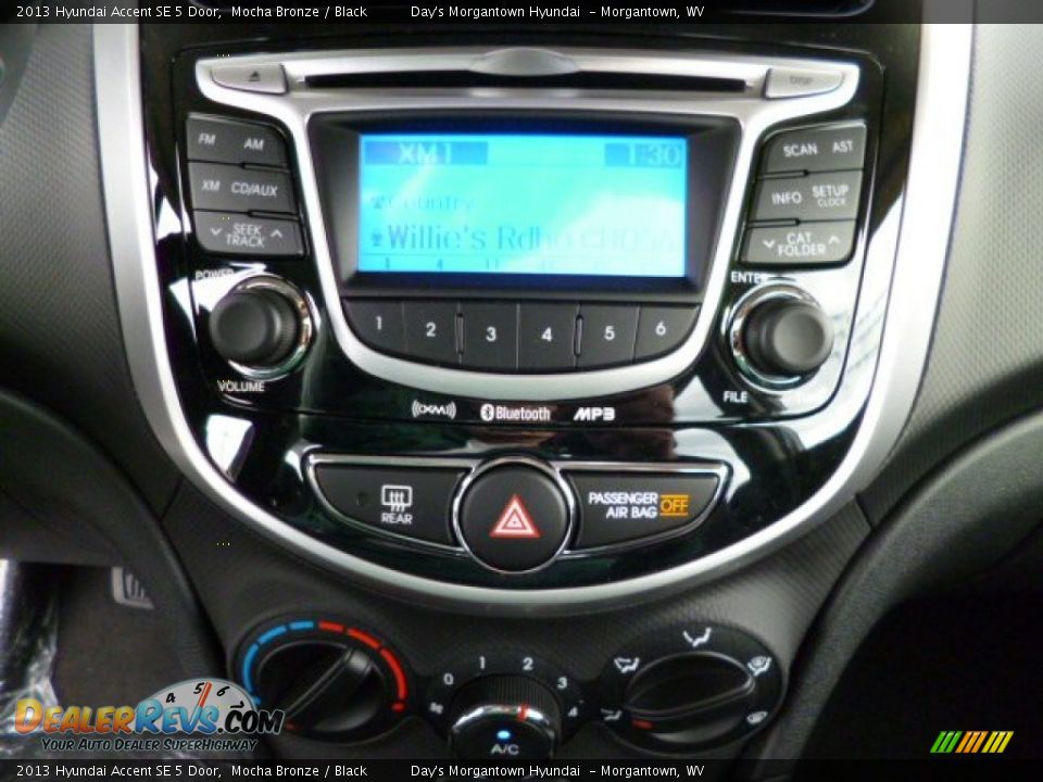 2013 Hyundai Accent SE 5 Door Mocha Bronze / Black Photo #19