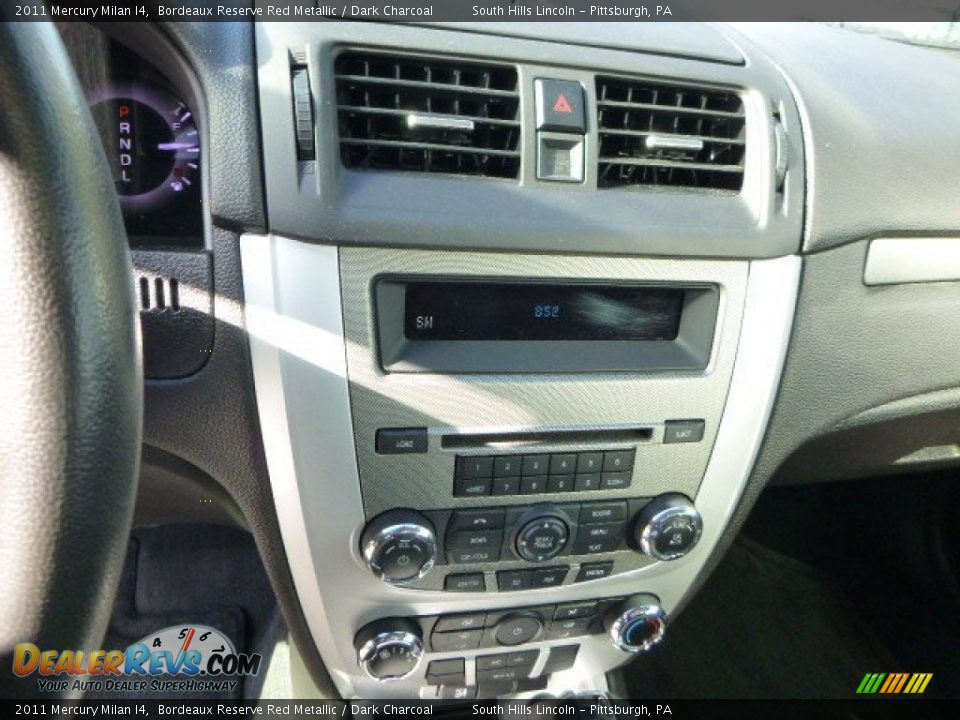 Controls of 2011 Mercury Milan I4 Photo #23