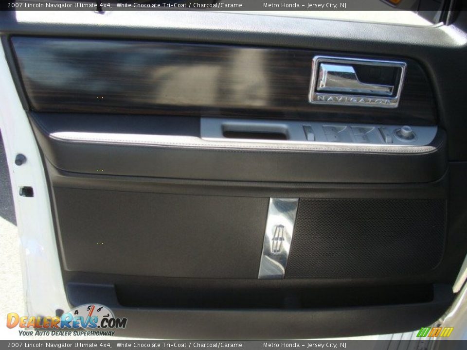 2007 Lincoln Navigator Ultimate 4x4 White Chocolate Tri-Coat / Charcoal/Caramel Photo #7